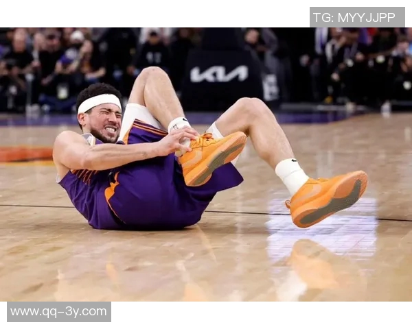 太阳队布克右脚踝扭伤一周后将接受进一步评估情况更新